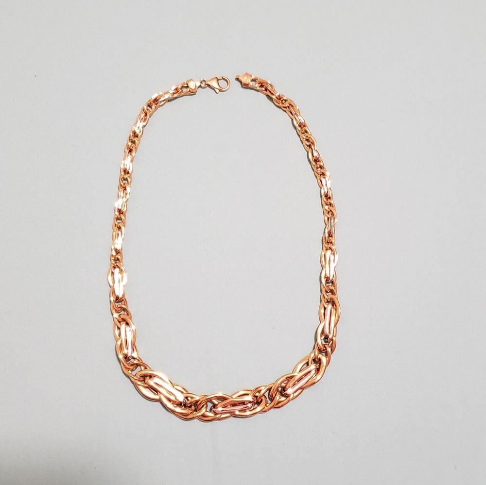 18 carat gold choker.